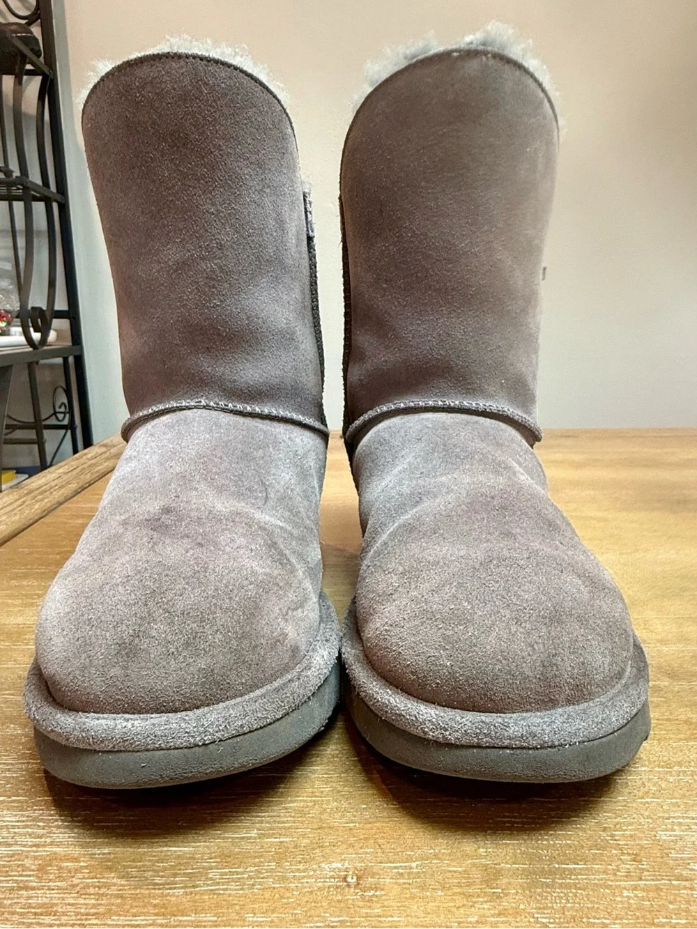 UGG Women’s Constantine Boots Charcoal Gray Shearling Lace Up Detail Size 9